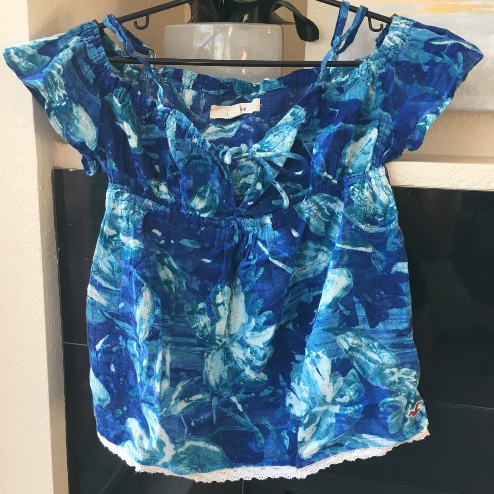 Hollister NWOT off-the-shoulder top